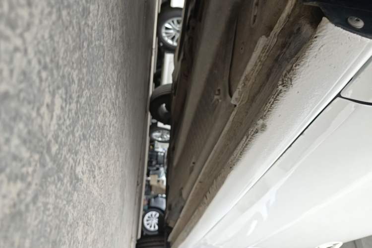 Used Volkswagen Polo 2014 1.4L Automatic Comfort Edition Left Side Sill