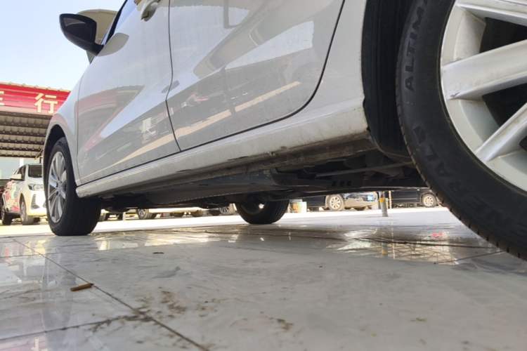 Used Volkswagen Polo 2014 1.6L Automatic Comfort Edition Left Side Sill