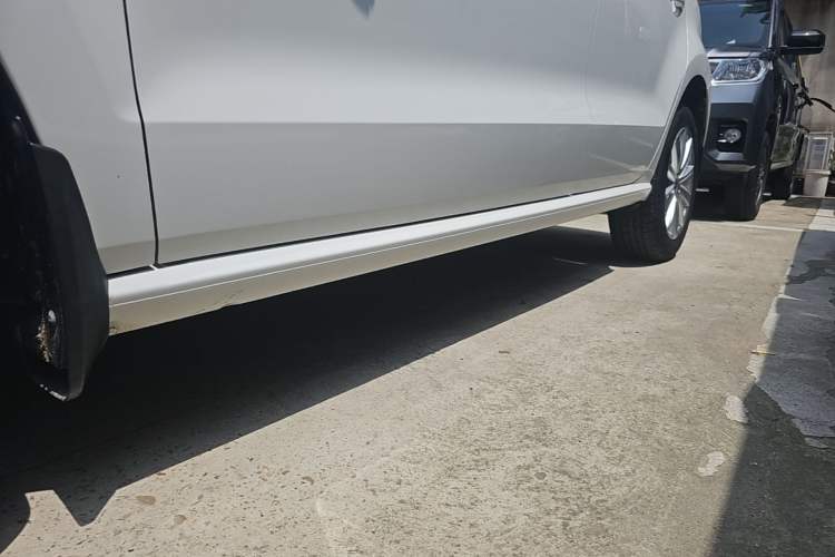 Used Volkswagen Polo 2014 1.4L Automatic Comfort Edition Left Side Sill