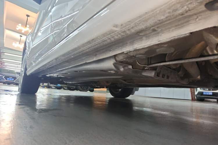 Used Volkswagen Polo 2014 1.6L Automatic Comfort Edition Left Side Sill