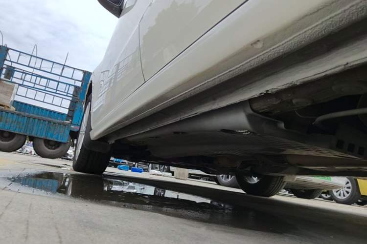 Used Volkswagen Polo 2014 1.6L Automatic Comfort Edition Left Side Sill