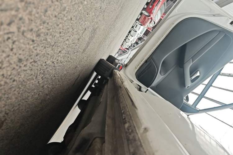 Used Volkswagen Polo 2014 1.6L Automatic Comfort Edition Left Side Sill