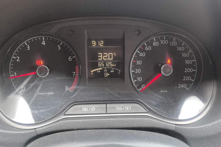 Used Volkswagen Polo 2014 1.4L Manual Fashion Edition Odometer Close Up