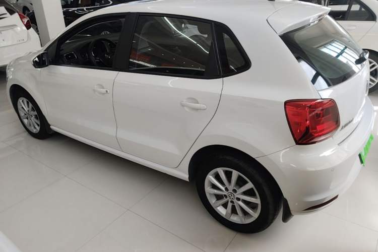 Used Volkswagen Polo 2014 1.6L Automatic Luxury Edition Rear Left 45 Deg