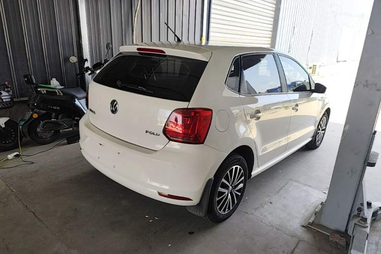Used Volkswagen Polo 2014 1.4L Automatic Comfort Edition Rear Right 45 Deg