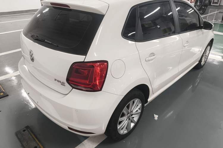 Used Volkswagen Polo 2014 1.6L Automatic Comfort Edition Rear Right 45 Deg