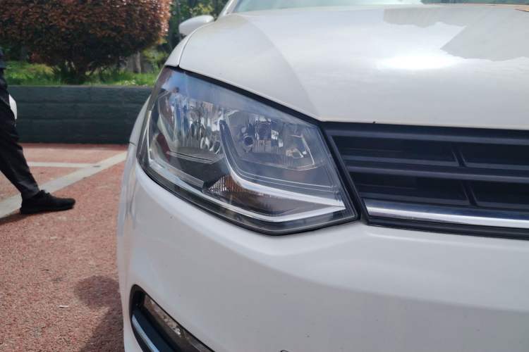 Used Volkswagen Polo 2014 1.4L Automatic Comfort Edition Right Front Headlight