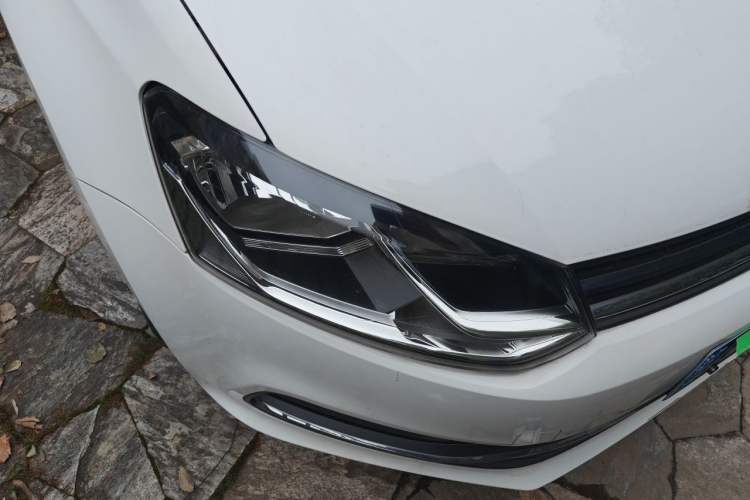 Used Volkswagen Polo 2014 1.6L Automatic Comfort Edition Right Front Headlight