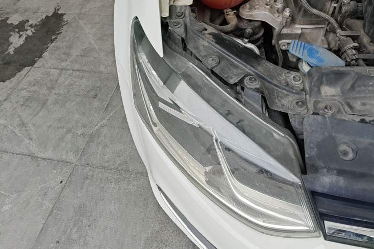Used Volkswagen Polo 2014 1.4L Automatic Comfort Edition Right Front Headlight