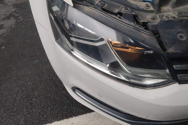 Used Volkswagen Polo 2014 1.6L Automatic Luxury Edition Right Front Headlight