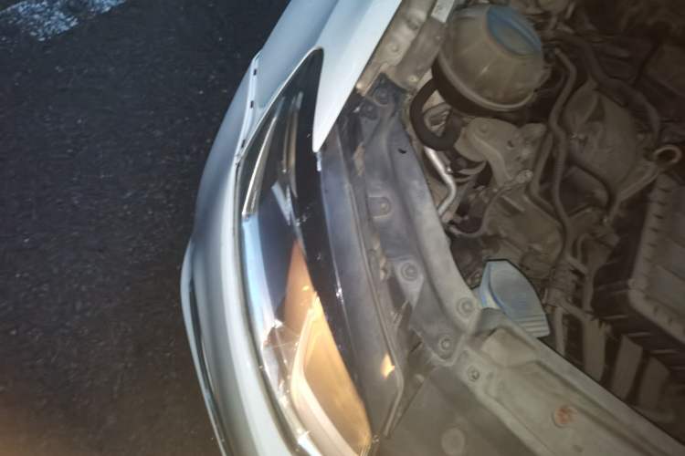 Used Volkswagen Polo 2014 1.6L Automatic Comfort Edition Right Front Headlight