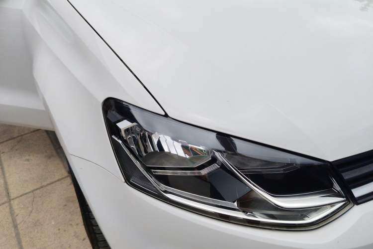 Used Volkswagen Polo 2014 1.4L Automatic Comfort Edition Right Front Headlight