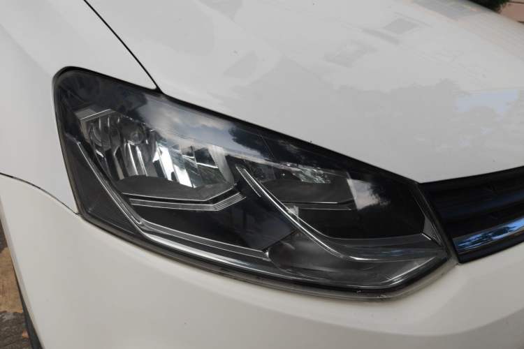 Used Volkswagen Polo 2014 1.4L Automatic Comfort Edition Right Front Headlight