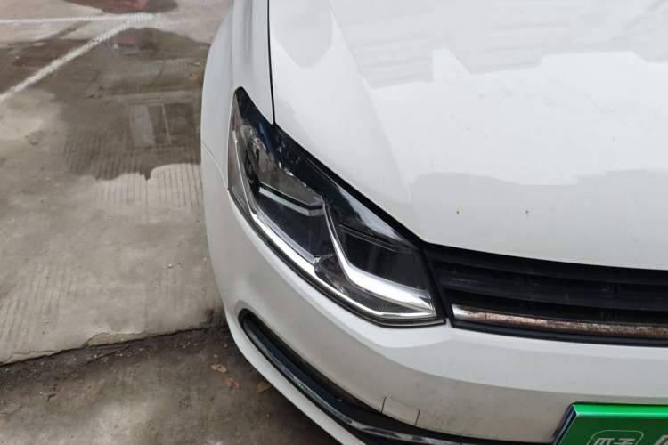 Used Volkswagen Polo 2014 1.4L Manual Comfort Edition Right Front Headlight