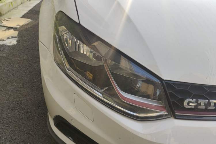 Used Volkswagen Polo 2014 1.6L Automatic Luxury Edition Right Front Headlight