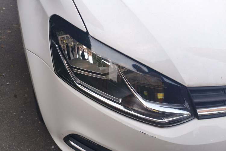 Used Volkswagen Polo 2014 1.4L Automatic Comfort Edition Right Front Headlight