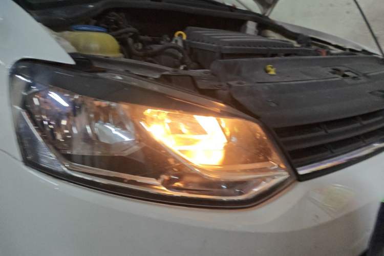 Used Volkswagen Polo 2014 1.6L Automatic Comfort Edition Right Front Headlight