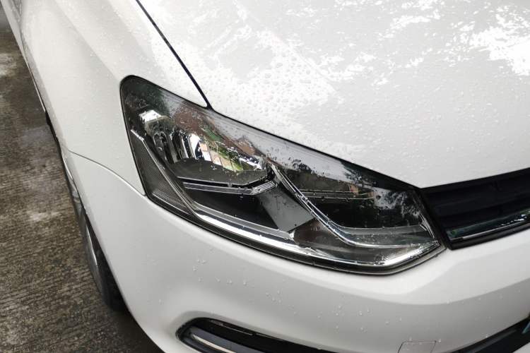 Used Volkswagen Polo 2014 1.6L Automatic Comfort Edition Right Front Headlight