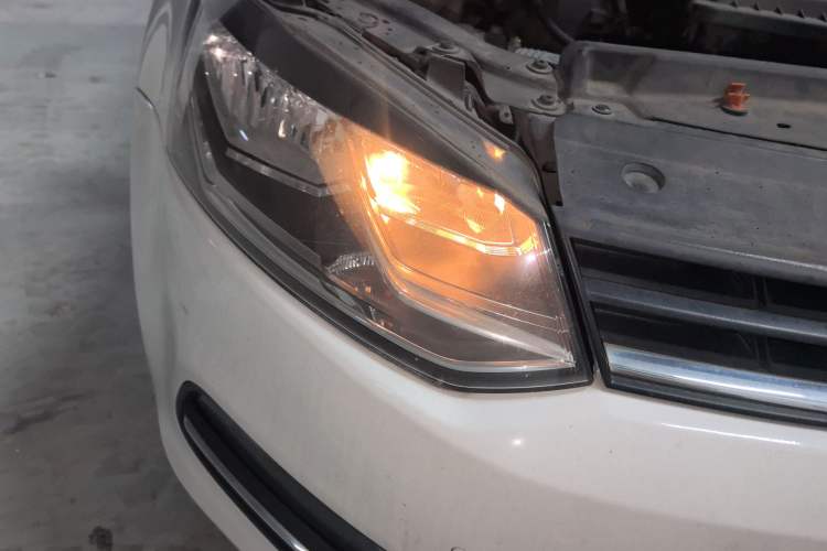 Used Volkswagen Polo 2014 1.6L Automatic Comfort Edition Right Front Headlight