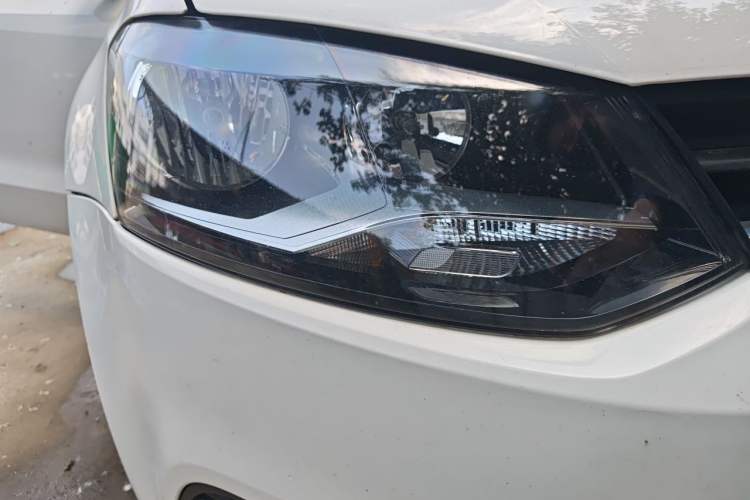 Used Volkswagen Polo 2014 1.4L Manual Fashion Edition Right Front Headlight