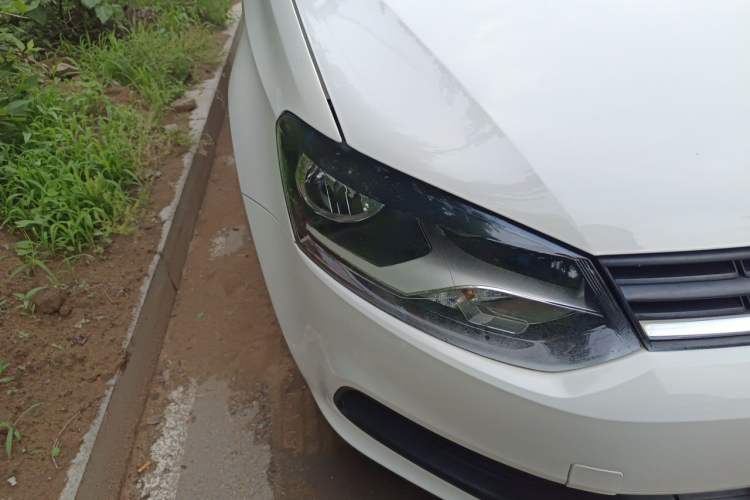 Used Volkswagen Polo 2014 1.4L Manual Fashion Edition Right Front Headlight
