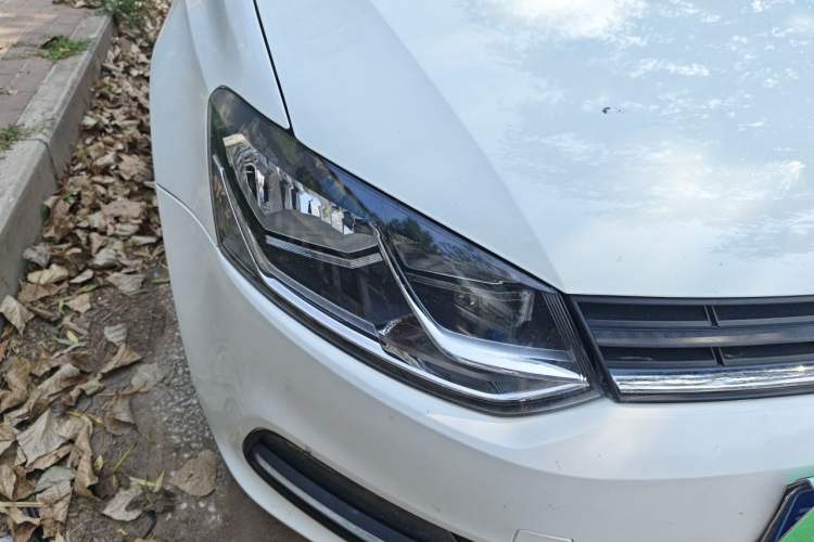 Used Volkswagen Polo 2014 1.4L Automatic Comfort Edition Right Front Headlight