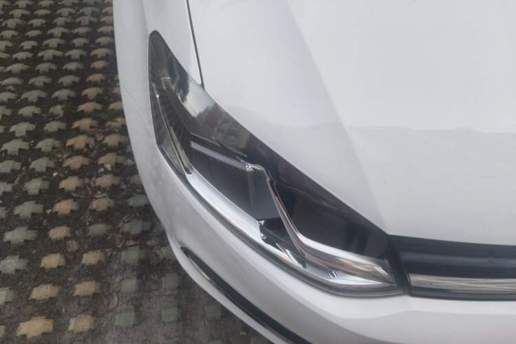 Used Volkswagen Polo 2014 1.6L Automatic Comfort Edition Right Front Headlight