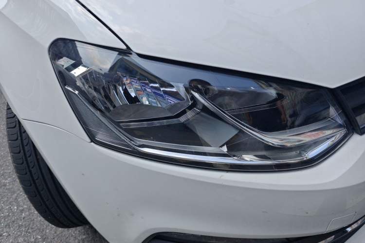 Used Volkswagen Polo 2014 1.6L Automatic Comfort Edition Right Front Headlight
