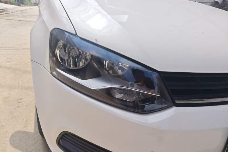 Used Volkswagen Polo 2014 1.4L Manual Fashion Edition Right Front Headlight