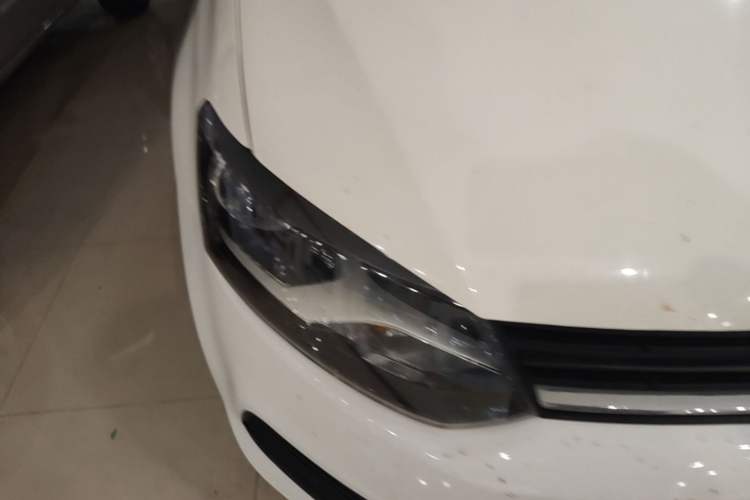 Used Volkswagen Polo 2014 1.4L Manual Fashion Edition Right Front Headlight