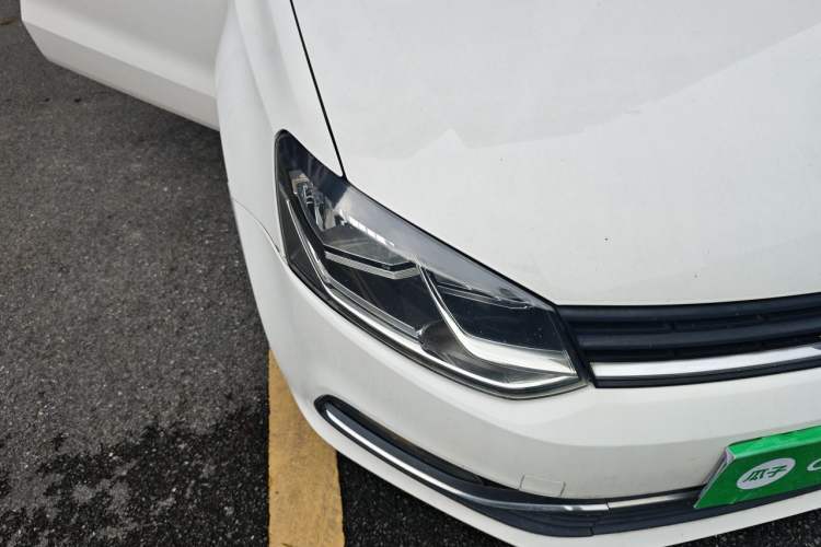 Used Volkswagen Polo 2014 1.4L Manual Comfort Edition Right Front Headlight