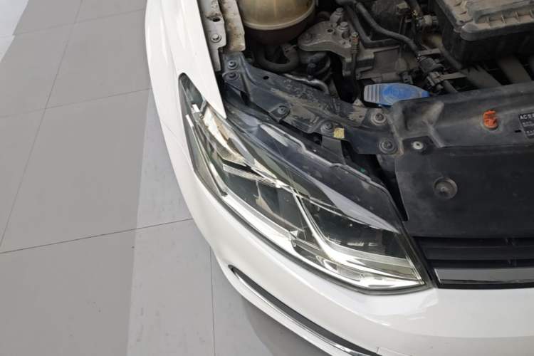 Used Volkswagen Polo 2014 1.6L Automatic Comfort Edition Right Front Headlight