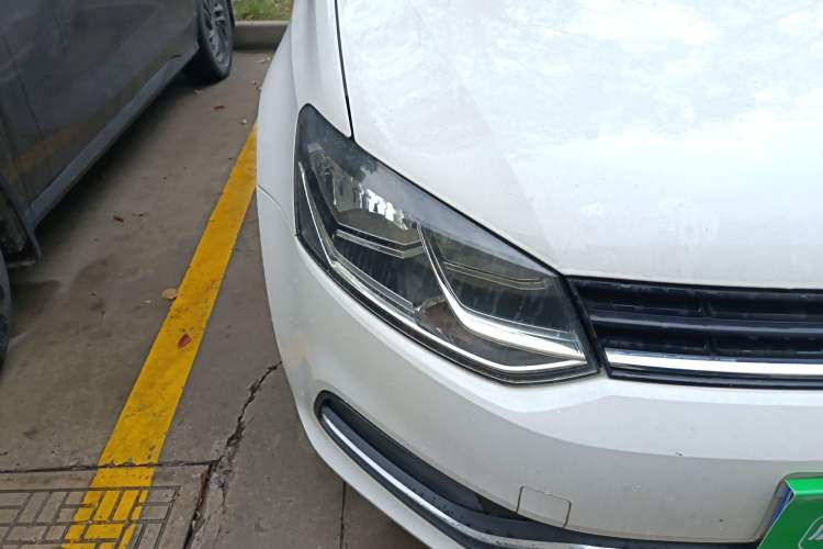 Used Volkswagen Polo 2014 1.6L Automatic Comfort Edition Right Front Headlight