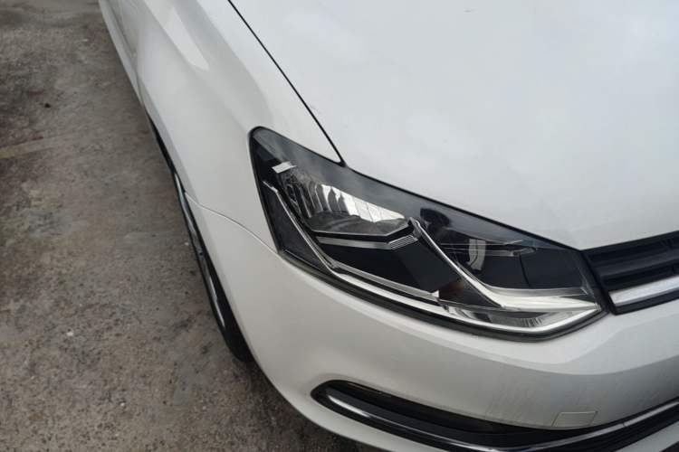 Used Volkswagen Polo 2014 1.6L Automatic Comfort Edition Right Front Headlight