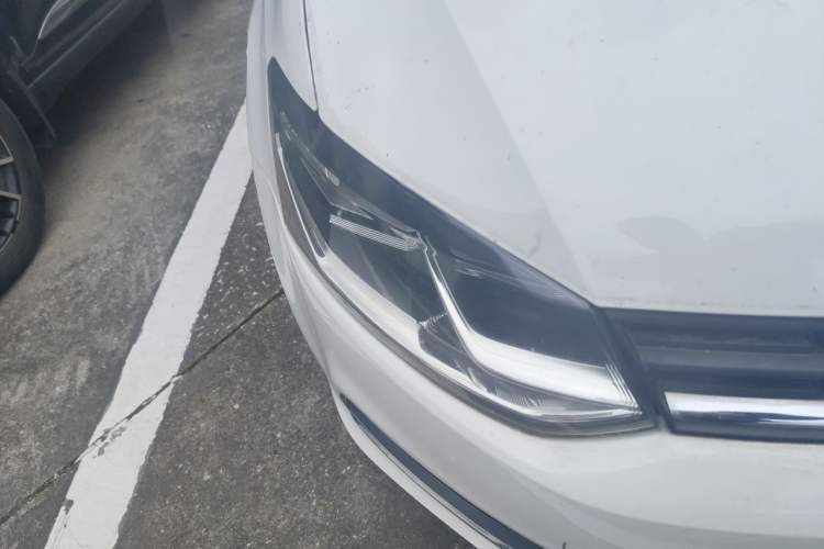 Used Volkswagen Polo 2014 1.4L Manual Comfort Edition Right Front Headlight