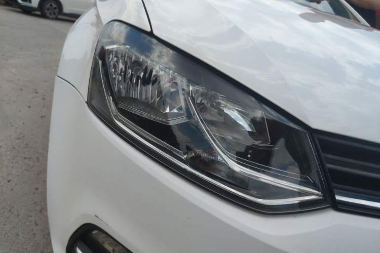 Used Volkswagen Polo 2014 1.6L Manual Comfort Edition Right Front Headlight