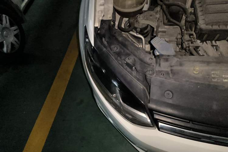 Used Volkswagen Polo 2014 1.6L Automatic Comfort Edition Right Front Headlight