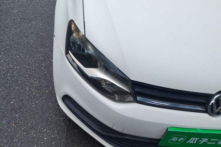 Used Volkswagen Polo 2014 1.4L Manual Fashion Edition Right Front Headlight