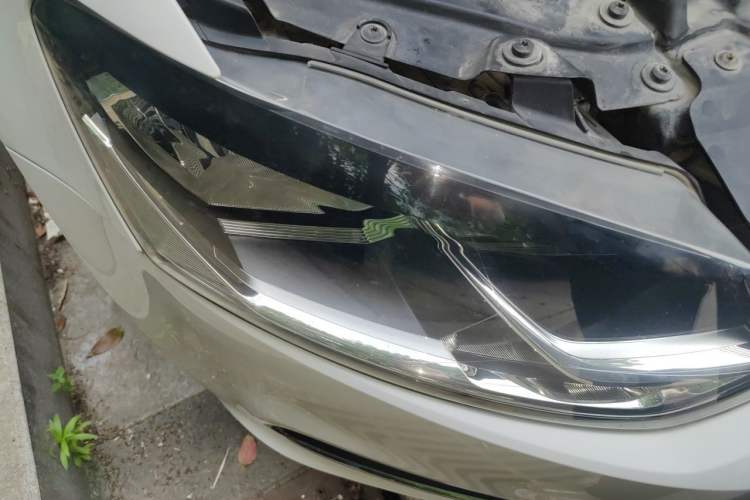 Used Volkswagen Polo 2014 1.4L Automatic Comfort Edition Right Front Headlight