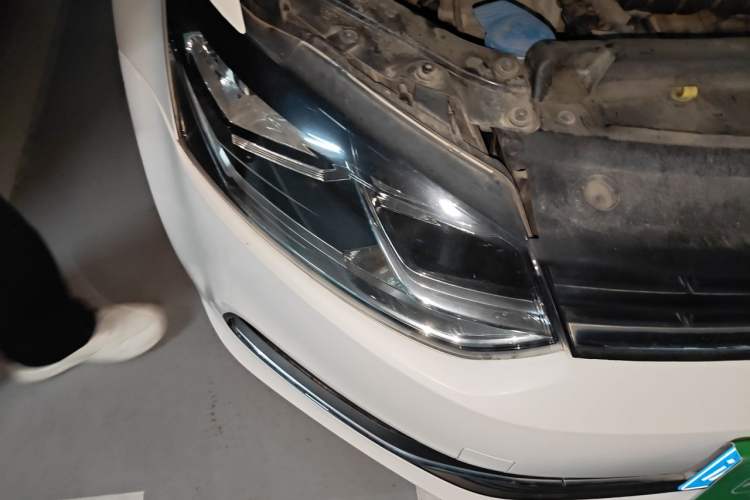 Used Volkswagen Polo 2014 1.6L Automatic Comfort Edition Right Front Headlight