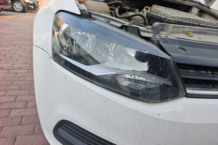 Used Volkswagen Polo 2014 1.4L Manual Fashion Edition Right Front Headlight