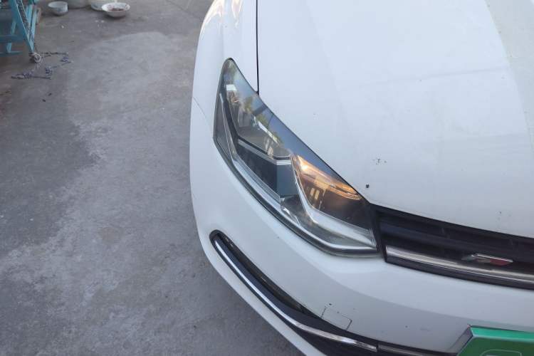 Used Volkswagen Polo 2014 1.6L Automatic Comfort Edition Right Front Headlight