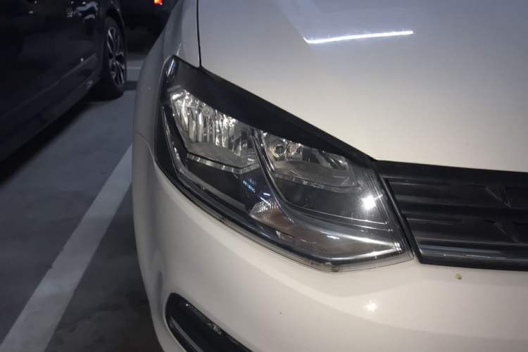 Used Volkswagen Polo 2014 1.6L Automatic Comfort Edition Right Front Headlight