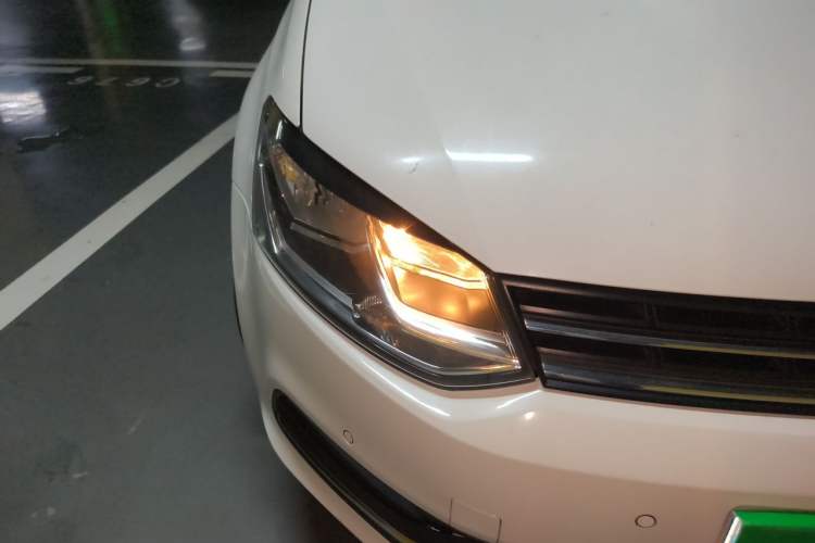 Used Volkswagen Polo 2014 1.6L Automatic Luxury Edition Right Front Headlight