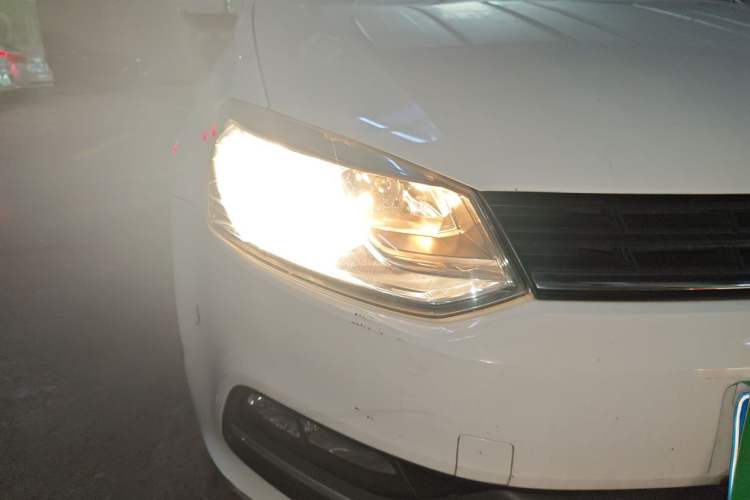 Used Volkswagen Polo 2014 1.6L Manual Comfort Edition Right Front Headlight