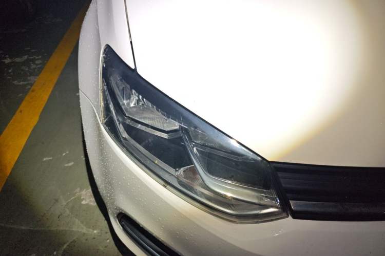 Used Volkswagen Polo 2014 1.6L Automatic Comfort Edition Right Front Headlight