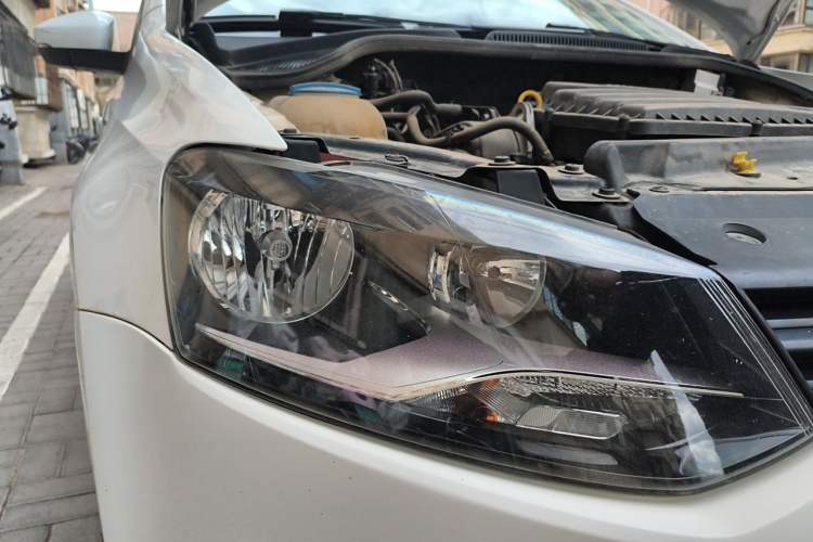Used Volkswagen Polo 2014 1.4L Manual Fashion Edition Right Front Headlight