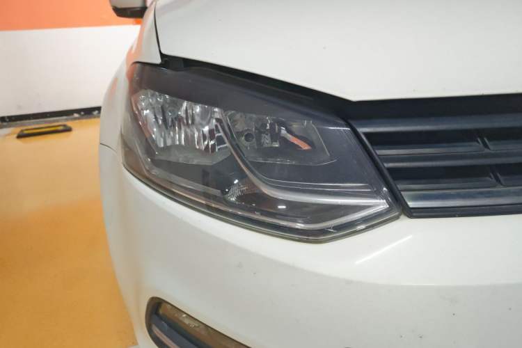 Used Volkswagen Polo 2014 1.6L Automatic Comfort Edition Right Front Headlight