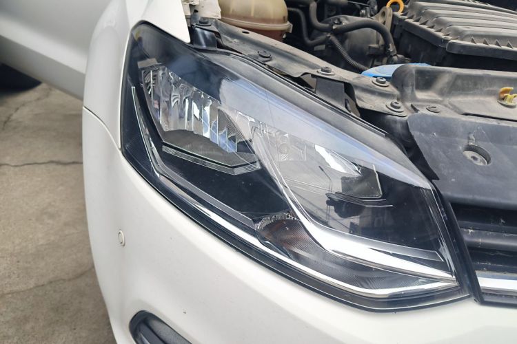 Used Volkswagen Polo 2014 1.6L Automatic Comfort Edition Right Front Headlight