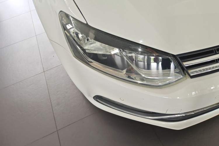 Used Volkswagen Polo 2014 1.6L Automatic Luxury Edition Right Front Headlight